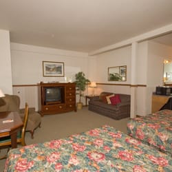 Timber Lodge - Our family suite, spacious with 2nd entrance to parking lot, sofa bed and DVD player included.