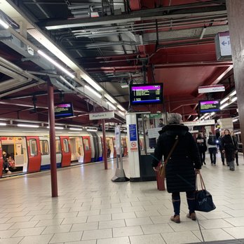 Baker Street Station - Platform 1 & 2 - Train Stations Near Me - London, XGL