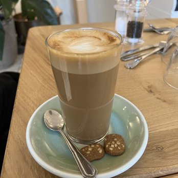 Ø12 Coffee & Eatery - Hot latte with oat milk - Cafes Near Me - Copenhagen, 84