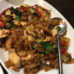 Let's Eat Thai - Fried noodles with chicken.