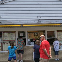 people ordering food