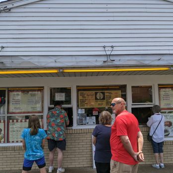 Glen's Frozen Custard - people ordering food - Ice Cream & Frozen Yogurt Near Me - Springdale, Pennsylvania