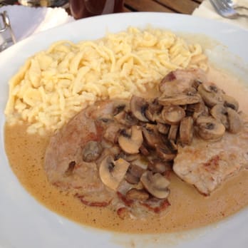 Weinhalle 1896 - Rahmschnitzel mit Spätzle und Championsauce - Wine Bars Near Me - Stuttgart, BW