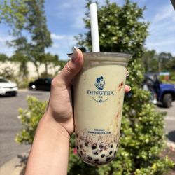 Ding Tea - Matcha milk tea with strawberry