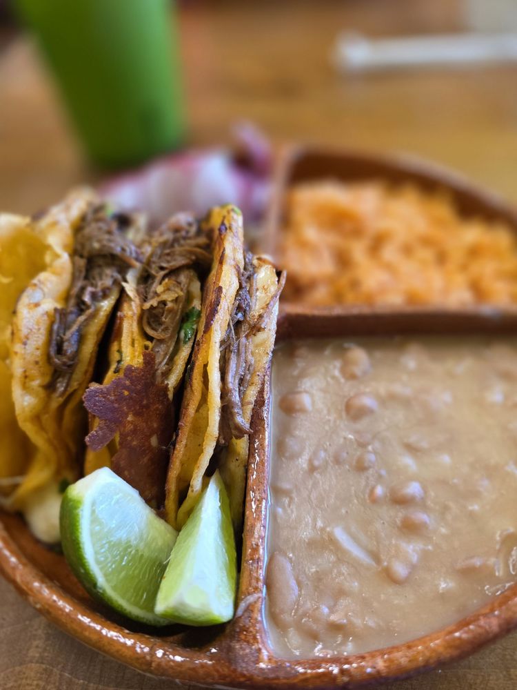 Birrieria Familia Castro