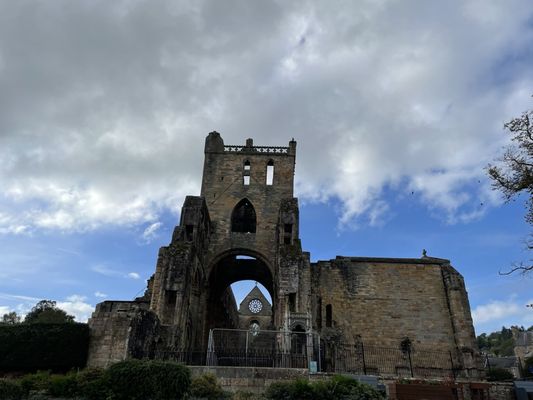 Jedburgh Abbey by null