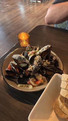 BAR BISTRO by null