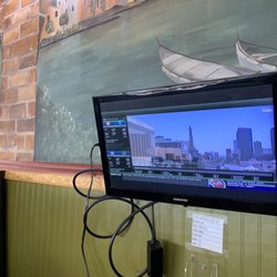 Mancino's Pizza & Grinders - Nice little monitors at each booth . . . "Dude, can you turn down your volume?  I'm trying to watch Sports Center"