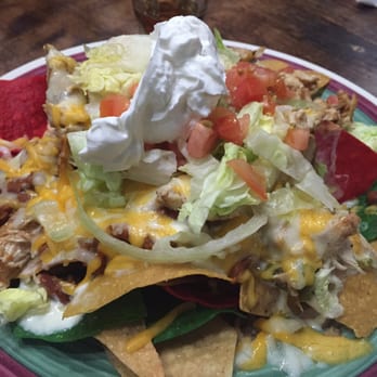 CP Between The Lakes - Nachos with half chili half chicken.  Needs some heat!  Bring out some Jalapeños!! :-) - American Near Me - Mt. Juliet, Tennessee
