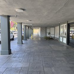 Seal Beach Health & Rehabilitation Center - Lots of shaded area in the front