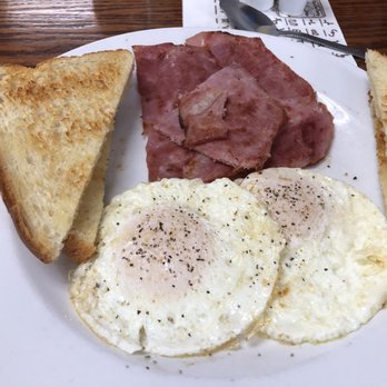 Red Rock Cafe - Eggs and ham - Cafes Near Me - Hulett, Wyoming