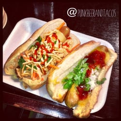 Croz's Surfshack - AA Croz dog and a Thai dog