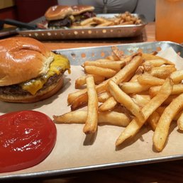 Oldtimer with Cheese* [plain w/ fries]