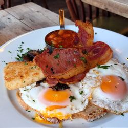 Good morning, Yelpers! Full English but where's the sausage?