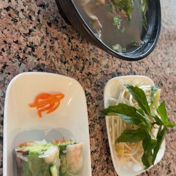 Pho Xyclo - Pho and shrimp spring roll - Vietnamese Near Me - Niagara Falls, Ontario