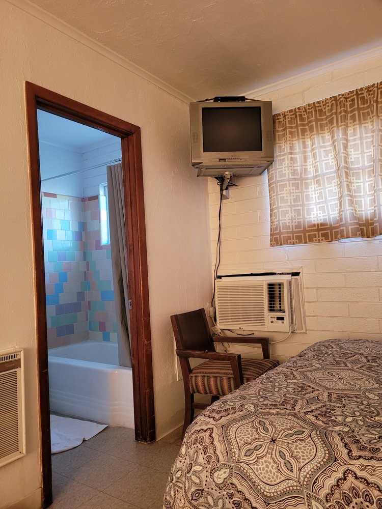 MOUNTAIN BREEZE MOTEL Updated July 2024 20 Reviews 34500 S Old