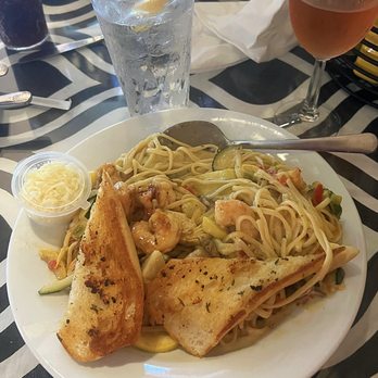 Driftwood Bistro - Veggie Pasta (VGT)* with shrimp - Cafes Near Me - Island, Georgia Driftwood Bistro - Veggie Pasta (VGT)* with shrimp - Cafes Near Me - Island, Georgia