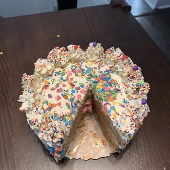 The Bakers' Lounge - Gender reveal cake - Desserts Near Me - Washington, DC, District of Columbia