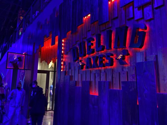 Dueling Axes Las Vegas | Axe Throwing Bar by null
