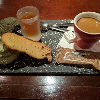 L'Alouette - Joyful coffee complete with a fantastic spiced rum! - Bars Near Me - Paris, 75
