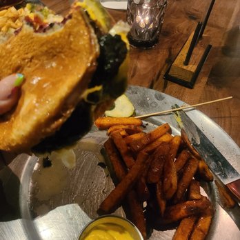 Eureka! - Burnt Veggie Burger - American Near Me - Hawthorne, California