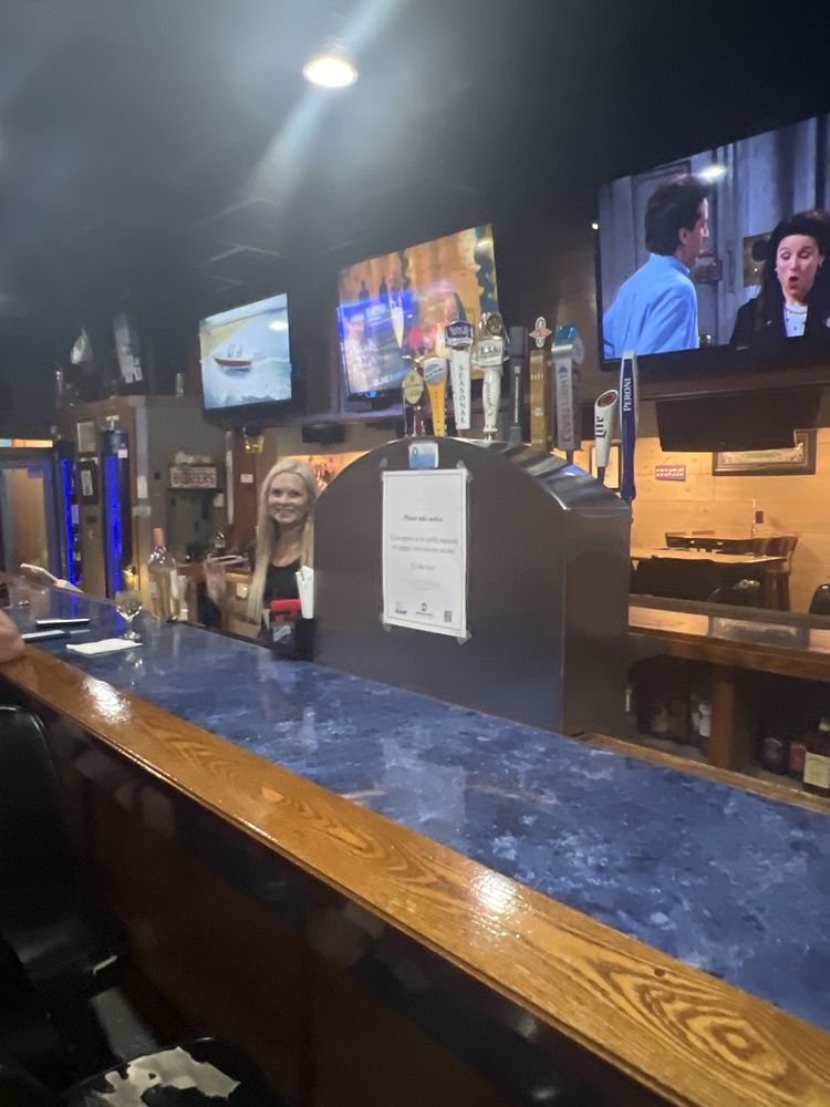 Boozer's Sports Bar