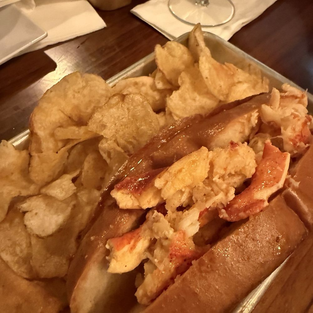 Murphys Grade - Lobster roll - Seafood Near Me - Murphys, California