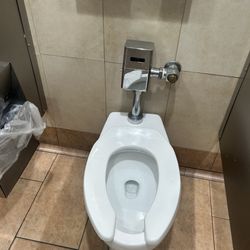 Walmart Supercenter - Crooked toilet