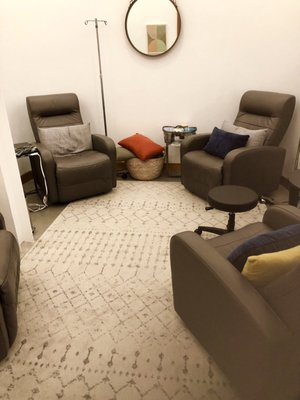 Drip Drop IV Vitamin Bar by null