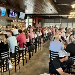 Martin City Pizza & Taproom At Lenexa City Center - Dining room