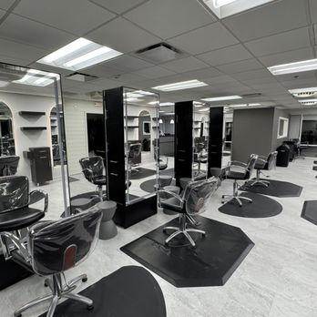 Andre Phillips A Salon - Nail Salons Near Me - Milford, Connecticut