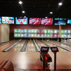 Premier Lanes Entertainment - Great space and very clean.