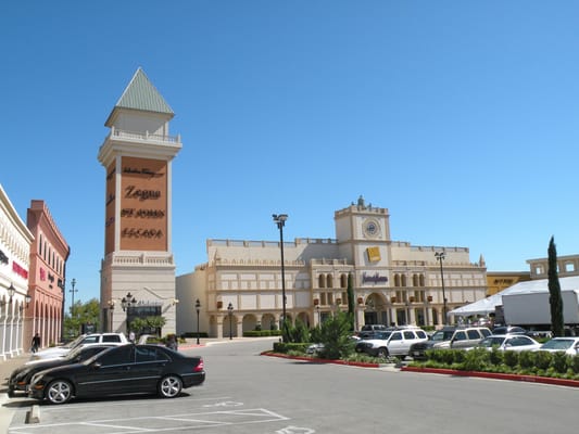 San Marcos Premium Outlets by null