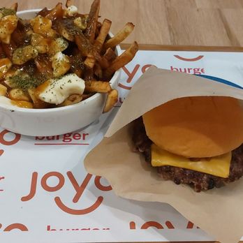 Joyo Burger - Smashburger Special avec la grosse poutine classic - Burgers Near Me - Montreal, Quebec Joyo Burger - Smashburger Special avec la grosse poutine classic - Burgers Near Me - Montreal, Quebec