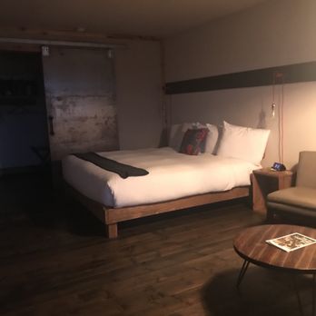 Ashore Hotel - King bed - Hotels Near Me - Seaside, Oregon