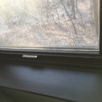 Bear Mountain Inn - Windows are tired. Seems they have attempted to work with what they have. - Hotels Near Me - Bear Mountain, New York Bear Mountain Inn - Windows are tired. Seems they have attempted to work with what they have. - Hotels Near Me - Bear Mountain, New York