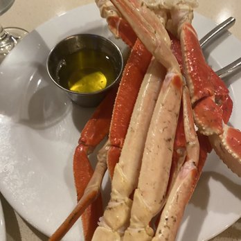 Kuhio Beach Grill - Steamed Crab Legs - Breakfast & Brunch Near Me - Honolulu, Hawaii