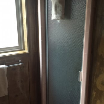 June Lake Motel - Shower - Hotels Near Me - June Lake, California June Lake Motel - Shower - Hotels Near Me - June Lake, California
