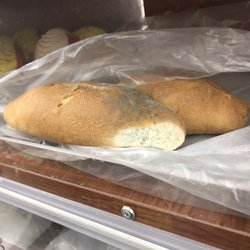 La Grande - El pan estaba enlamado deberian cuidar mas su higiene
