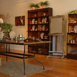 Susan Cummings Design - Inside the gorgeous Susan Cummings Studio. Her jewelry is displayed so lovely and elegantly.