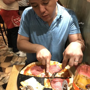 Pizzeria La Smorfia - Pizza with salami - Pizza Near Me - Monterosso al Mare, SP