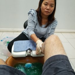 Getting an AWESOME leg massage by Cindnu. An hour of AWESOME!