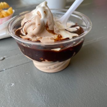 Belew's Dairy Bar - Hot fudge sundae - Fast Food Near Me - Benton, Kentucky