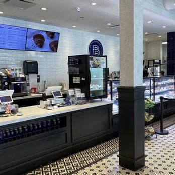 Paris Baguette - Interior - Bakeries Near Me - Kennesaw, Georgia