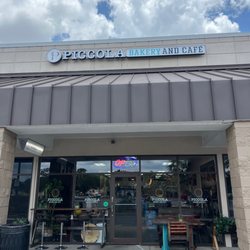 Piccola Bakery Cafe - Outside