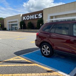 Kohl's - Front entrance of store