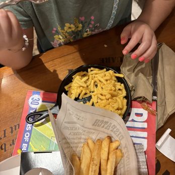 Bubba Gump Shrimp - Mac and cheese and fries - Seafood Near Me - San Francisco, California Bubba Gump Shrimp - Mac and cheese and fries - Seafood Near Me - San Francisco, California
