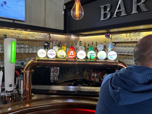 Pub John Michaels by null