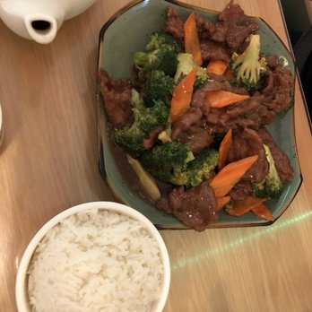 Rose Garden - Beef broccoli entree, comes w/ rice hubby didn't want rice, oh well - Fast Food Near Me - Albuquerque, New Mexico