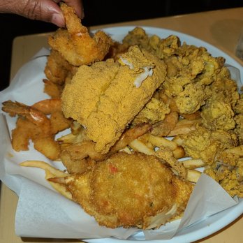 Monument Inn - Seafood platter - Seafood Near Me - La Porte, Texas Monument Inn - Seafood platter - Seafood Near Me - La Porte, Texas